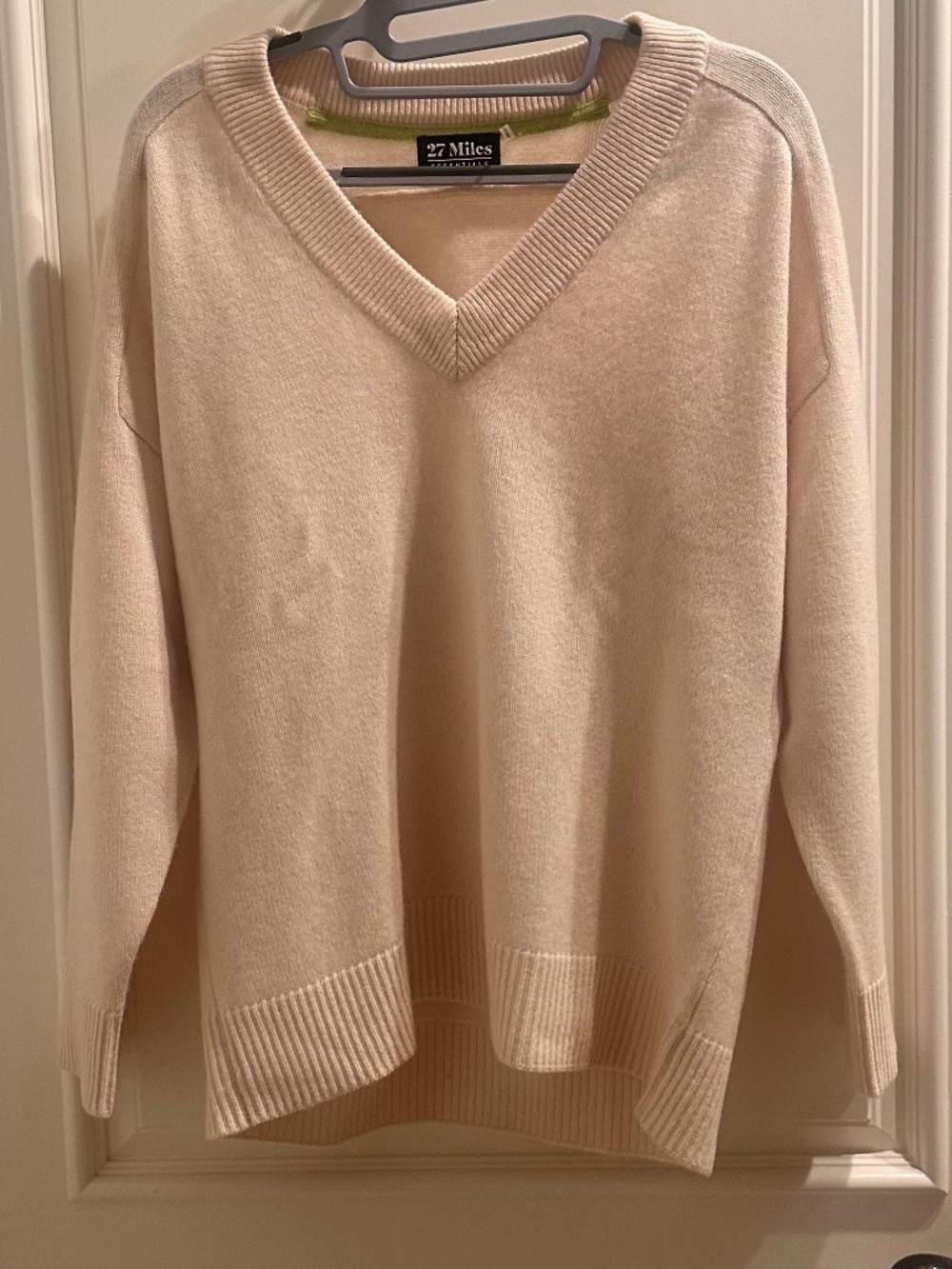 27 Miles Essentials Cream Cashmere V-Neck Sweater